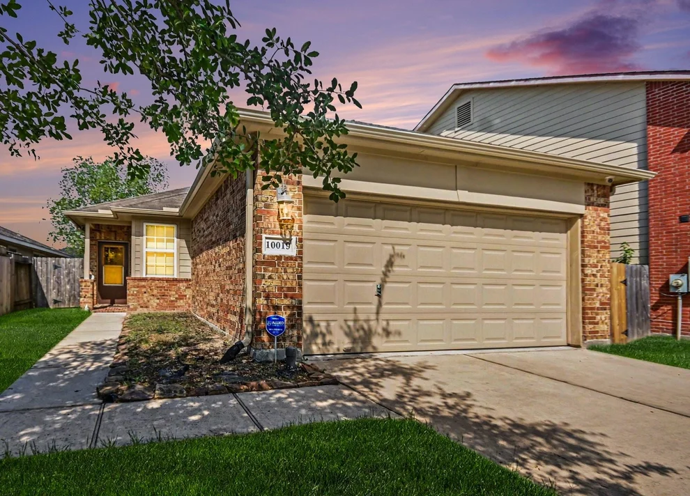 Unit for sale at 10019 Meadow Mill Forest Lane, Houston, TX 77044