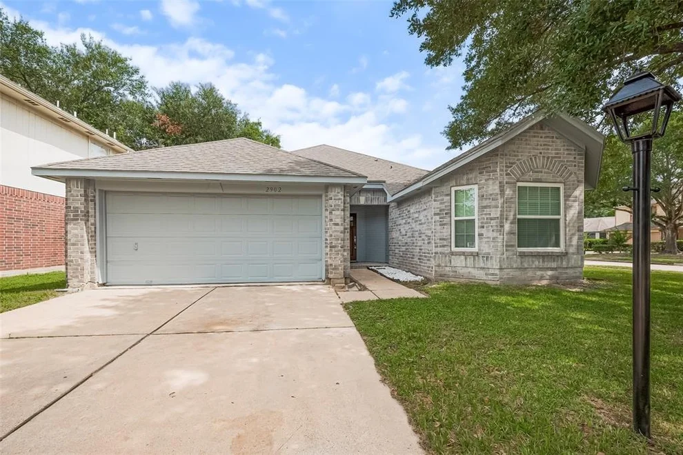 Unit for sale at 2902 Secluded Drive, Sugar Land, TX 77498