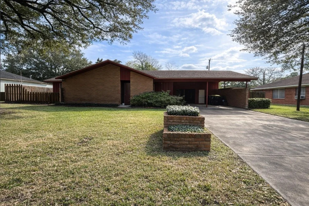 Unit for sale at 714 Frankie, Wharton, TX 77488