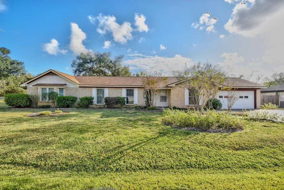 Unit for sale at 78 Ivy Court, Jones Creek, TX 77541