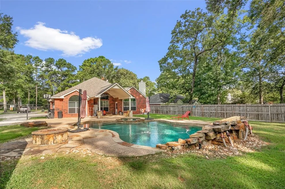 Unit for sale at 906 Mcdaniel Drive, Magnolia, TX 77354