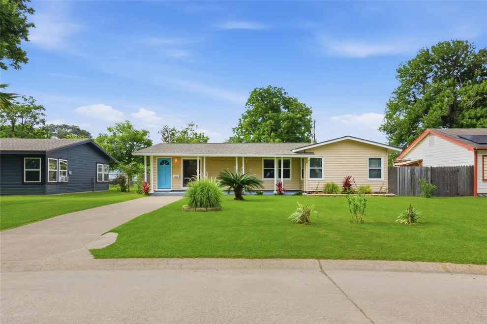 Unit for sale at 1422 Wayside Drive, Texas City, TX 77590