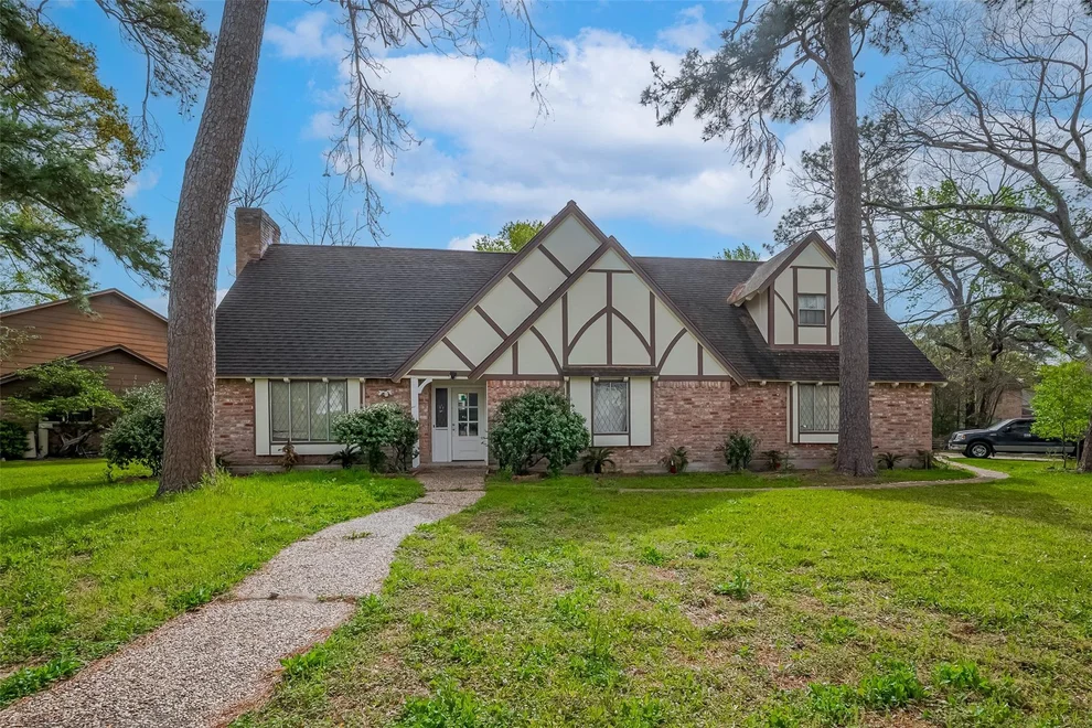 Unit for sale at 811 Loire Lane, Houston, TX 77090