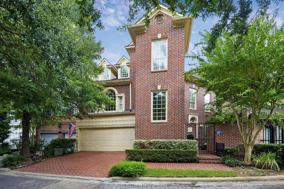 Unit for sale at 1 Pine Briar Circle, Houston, TX 77056