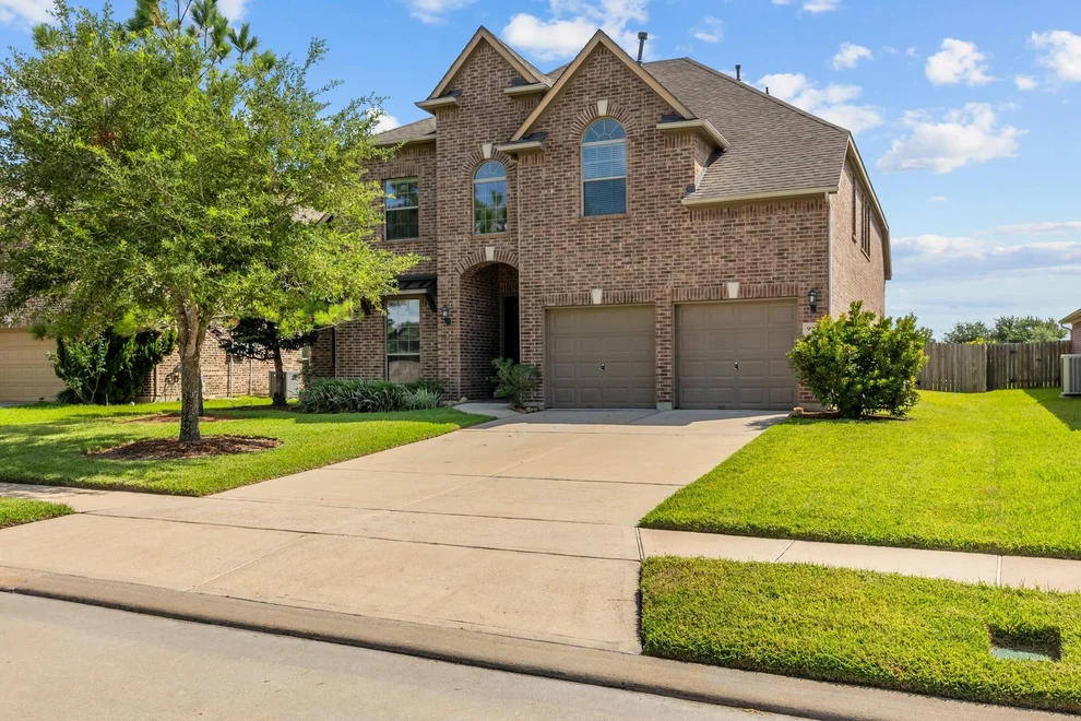 Unit for sale at 9907 Sterling Village Drive, Rosharon, TX 77583