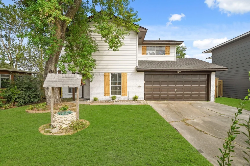 Unit for sale at 5 Dallas Court, Angleton, TX 77515