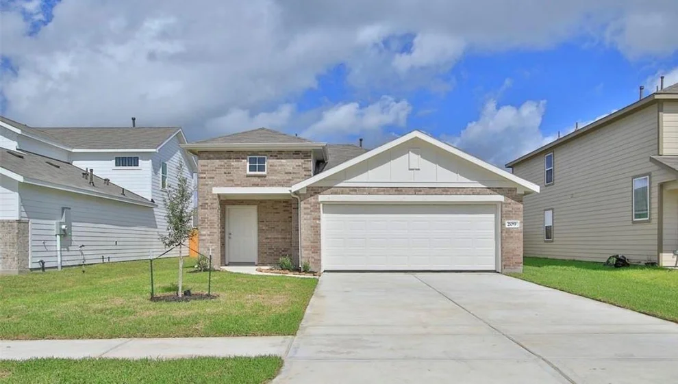 Unit for sale at 209 Laura Leigh Lane, Angleton, TX 77515