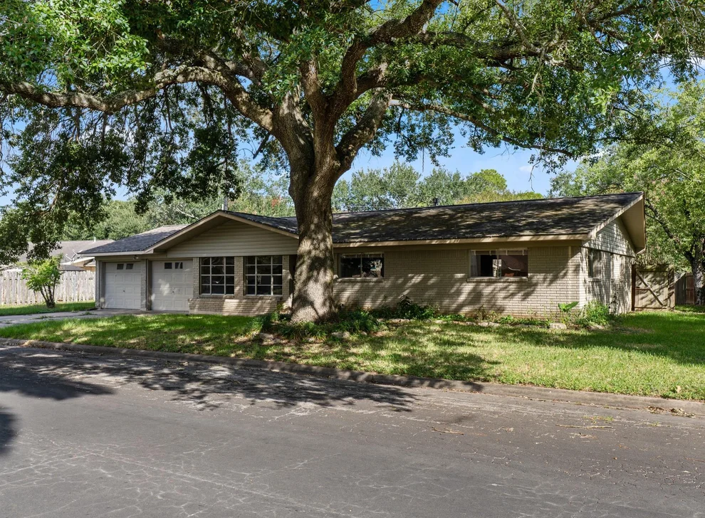 Unit for sale at 2909 La Vista Avenue, Bay City, TX 77414