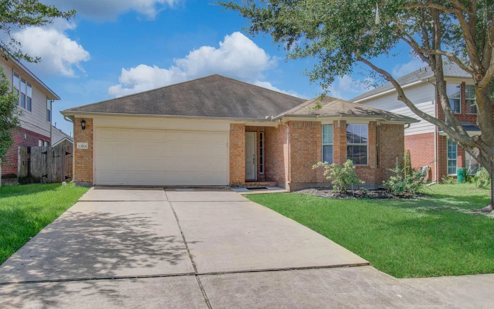 Unit for sale at 13915 Fort Nelson Drive, Houston, TX 77083