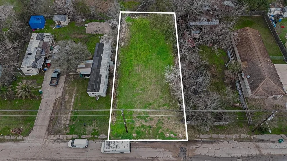 Unit for sale at 208 W Pitts Avenue, Pasadena, TX 77506