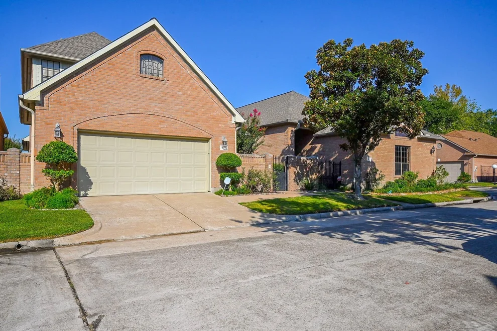 Unit for sale at 6819 Oakwood Grove, Houston, TX 77040