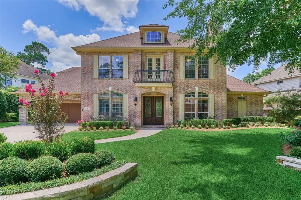 Unit for sale at 19 W Old Sterling Circle, The Woodlands, TX 77382