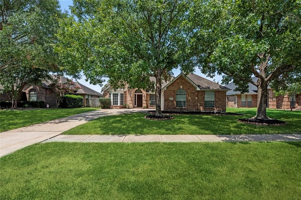 Unit for sale at 9415 Barretts Glen Court, Houston, TX 77065