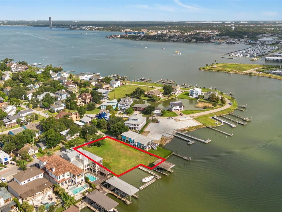 Unit for sale at 203 Blue Point Road, Clear Lake Shores, TX 77565