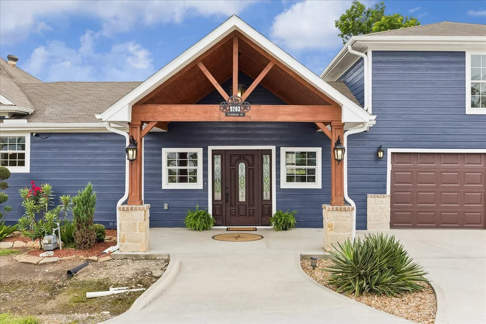 Unit for sale at 9203 Avenue G, Liverpool, TX 77577