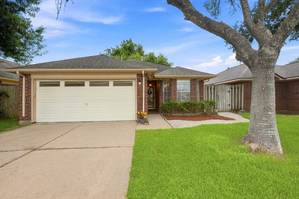 Unit for sale at 8105 Aspen Street, Texas City, TX 77591