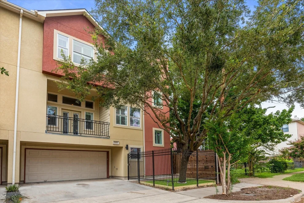 Unit for sale at 1031 W 23rd Street, Houston, TX 77008