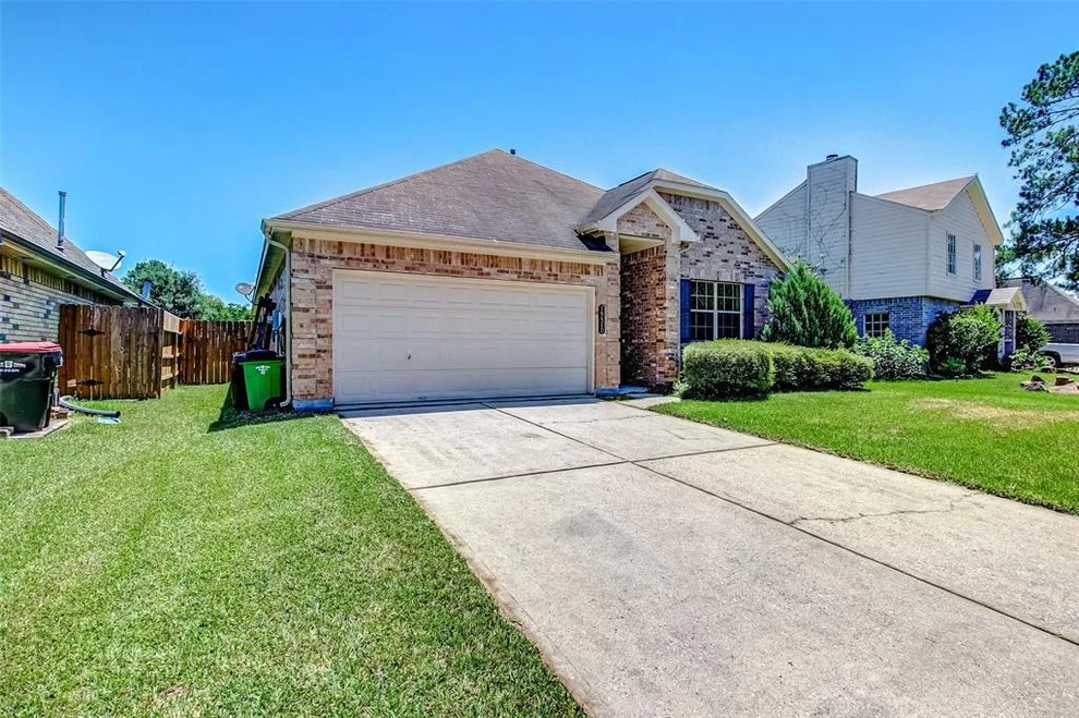 Unit for sale at 19510 Stamford Dr, Tomball, TX 77375