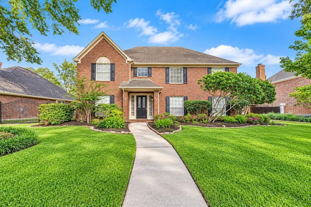 Unit for sale at 15110 Greenleaf Lane, Houston, TX 77062