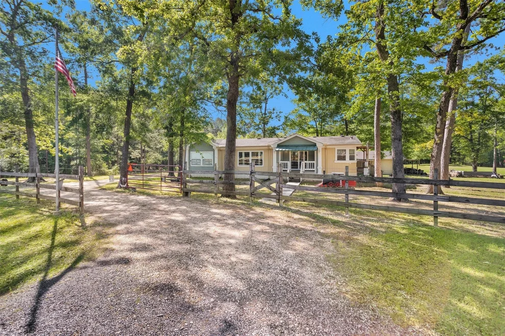 Unit for sale at 13713 Sarah Circle Drive, Willis, TX 77378