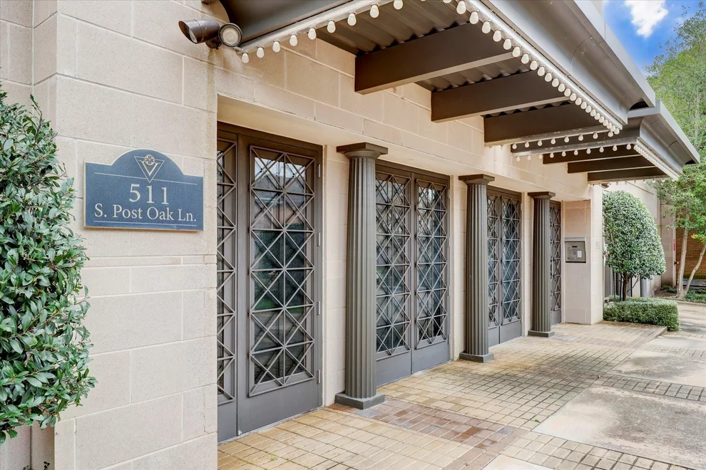 Unit for sale at 511 S Post Oak Lane, Houston, TX 77056