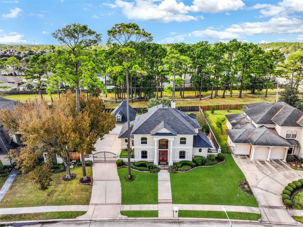 Unit for sale at 610 Royal Oaks Drive, Friendswood, TX 77546