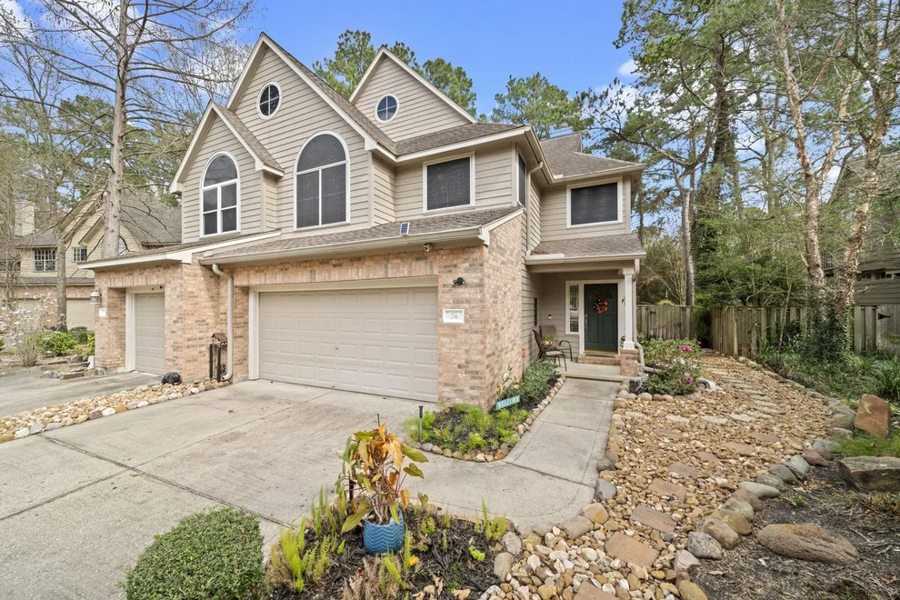 Unit for sale at 74 E Lakeridge Drive, The Woodlands, TX 77381