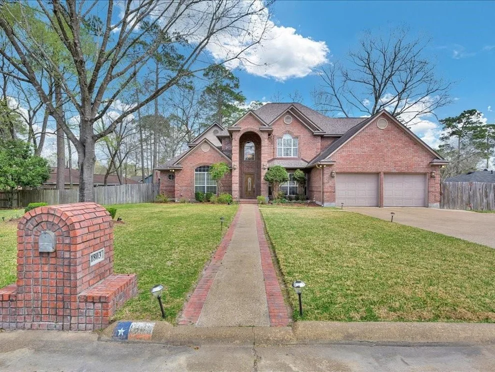 Unit for sale at 1803 Live Oak Lane, Lufkin, TX 75904