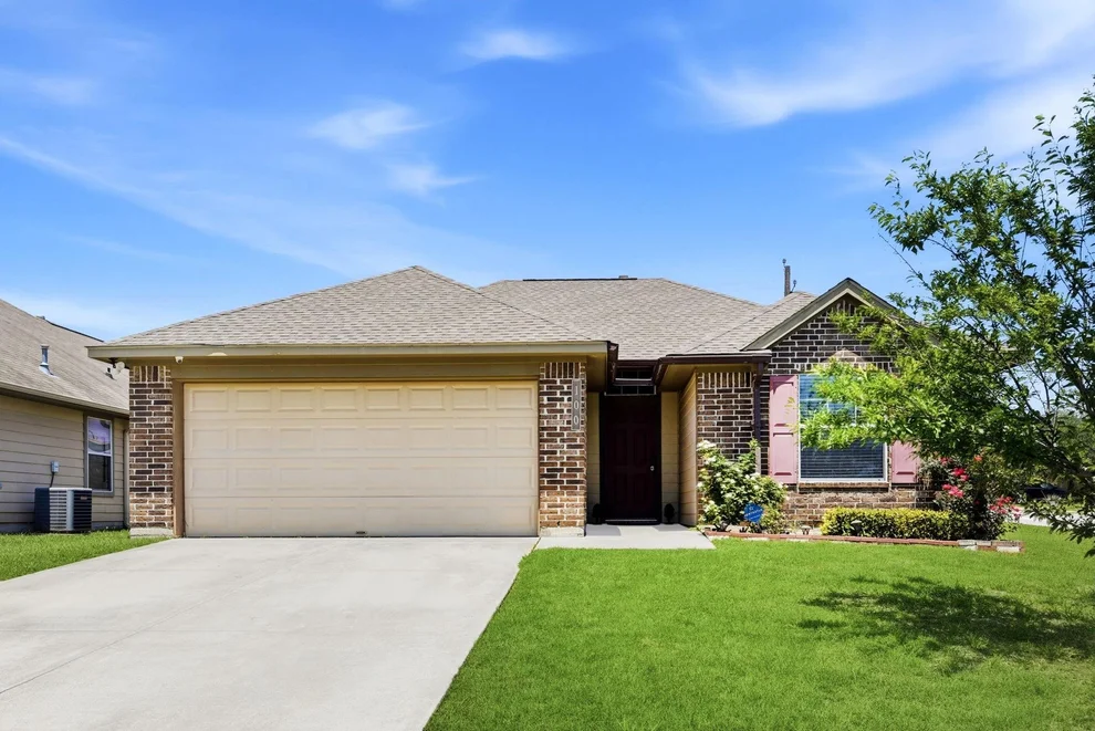 Unit for sale at 100 Oakwood Court, Huntsville, TX 77320