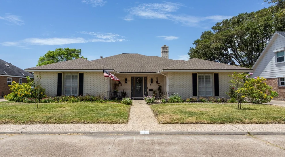 Unit for sale at 5 Colony Park Circle, Galveston, TX 77551