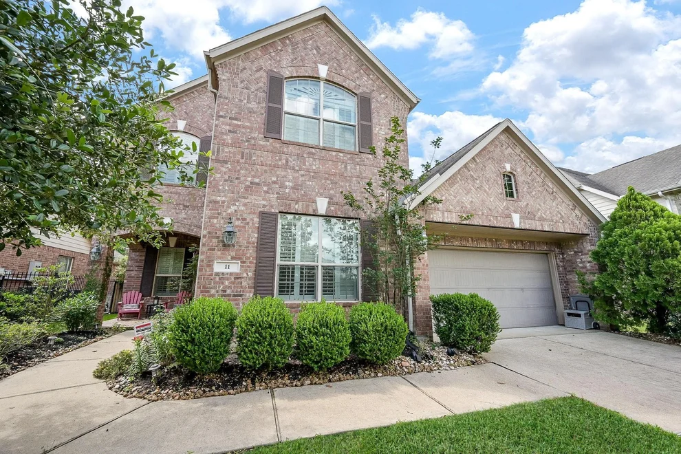 Unit for sale at 11 S Victoriana Circle, Spring, TX 77389