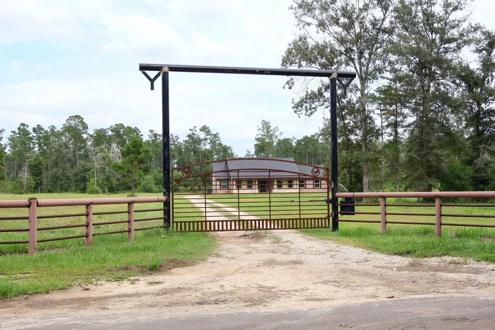 Unit for sale at 4465 Sumrall Road, Votaw, TX 77585