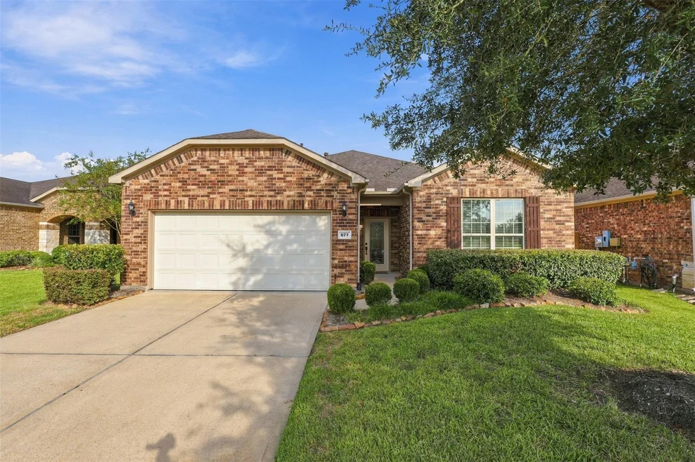Unit for sale at 677 Tenuta Lane, League City, TX 77573
