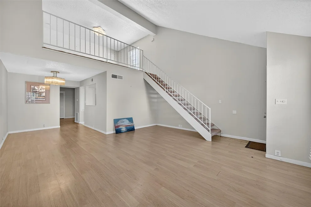 Unit for sale at 6201 Beverlyhill Street, Houston, TX 77057