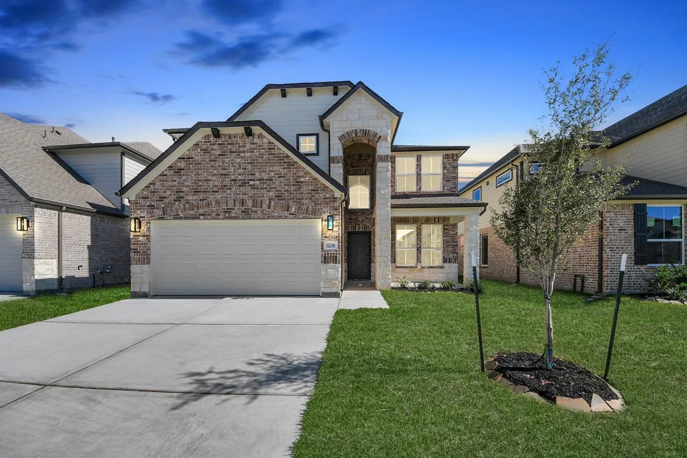 Unit for sale at 12038 Maple Oak Drive, Houston, TX 77066