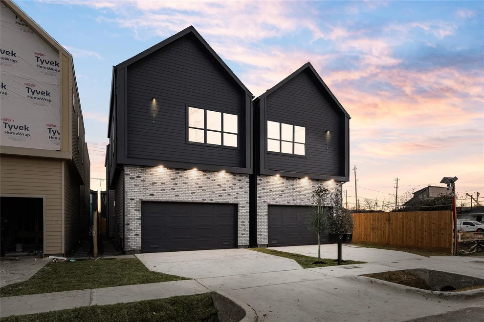Unit for sale at 312 E 35th Street, Houston, TX 77018