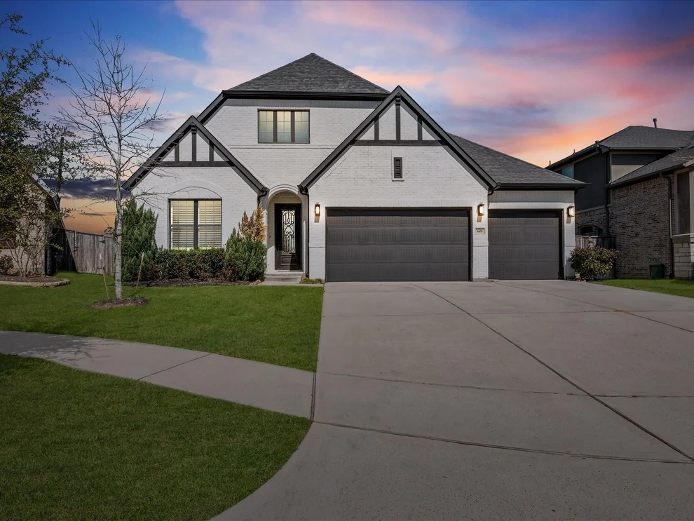 Unit for sale at 605 Ashbrook Ridge Lane, Pinehurst, TX 77362