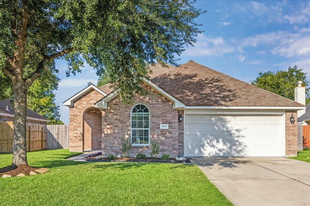 Unit for sale at 1015 Red River Street, League City, TX 77573