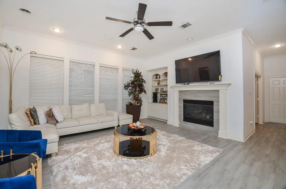 Unit for sale at 13511 Brookbluff Lane, Houston, TX 77077