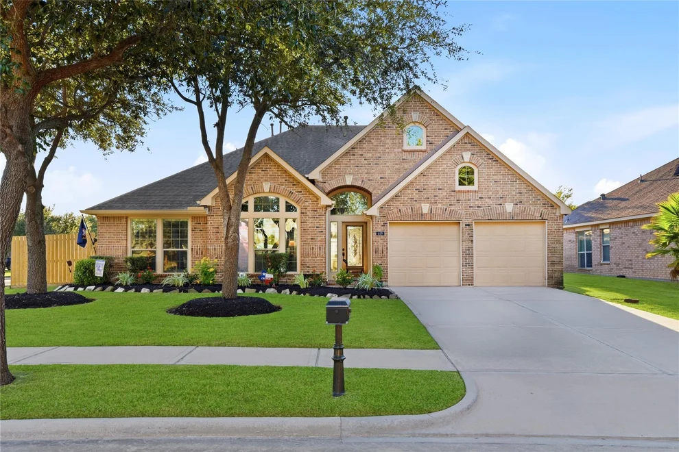 Unit for sale at 619 Manor Ridge Lane, League City, TX 77573