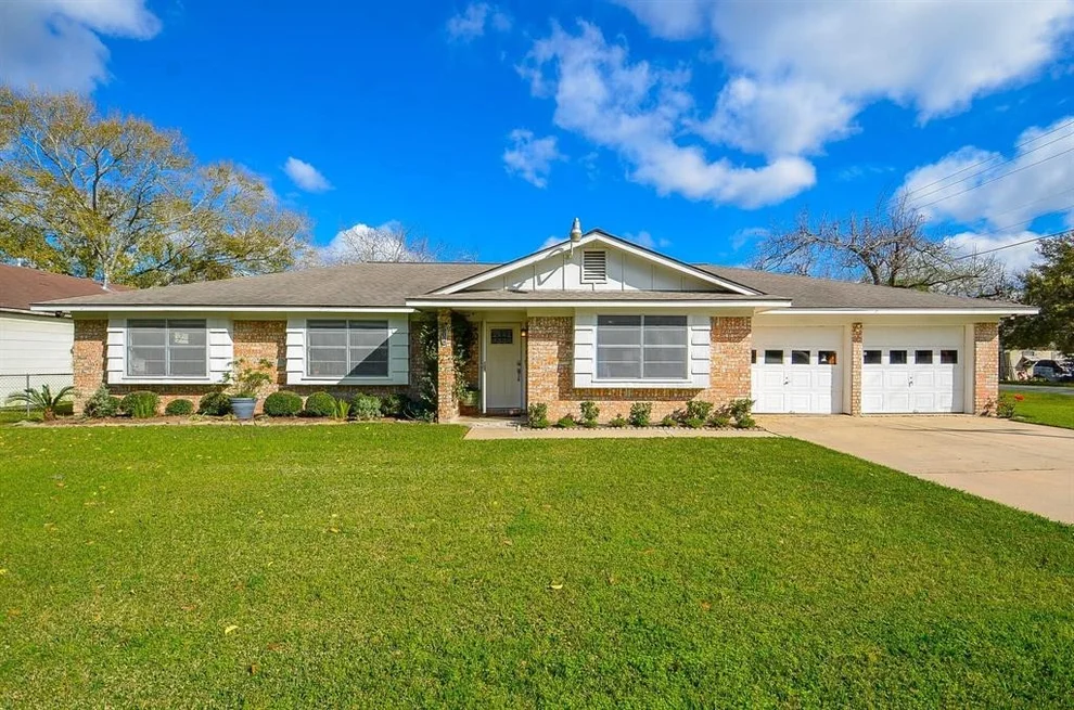 Unit for sale at 502 Elm Street, El Campo, TX 77437