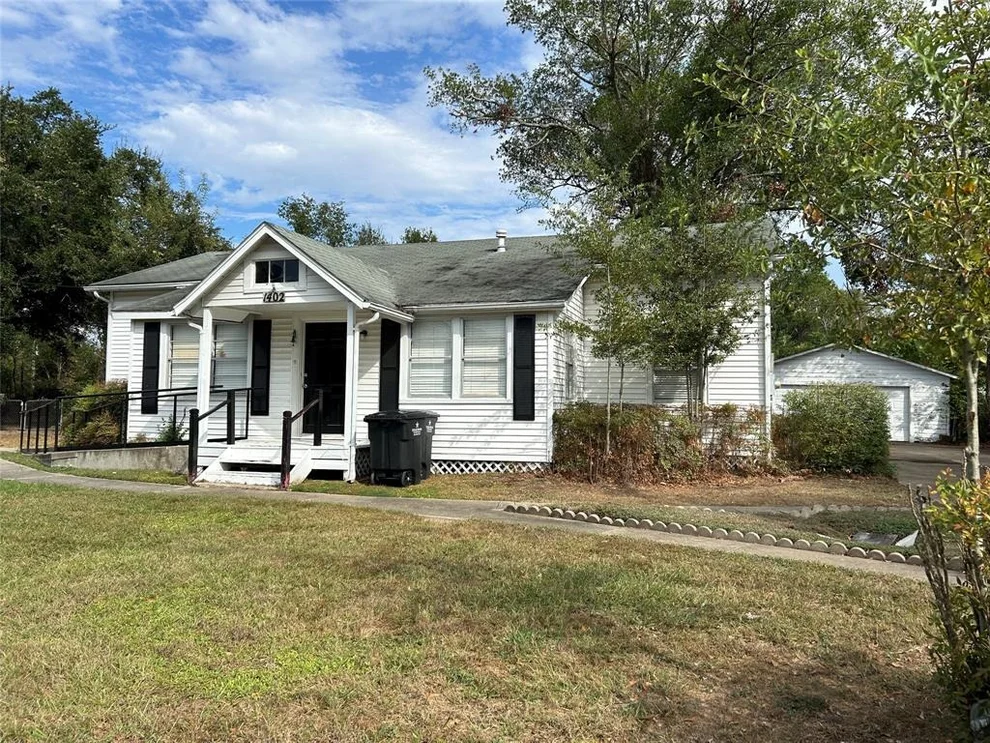 Unit for sale at 1402 East Avenue, Katy, TX 77493