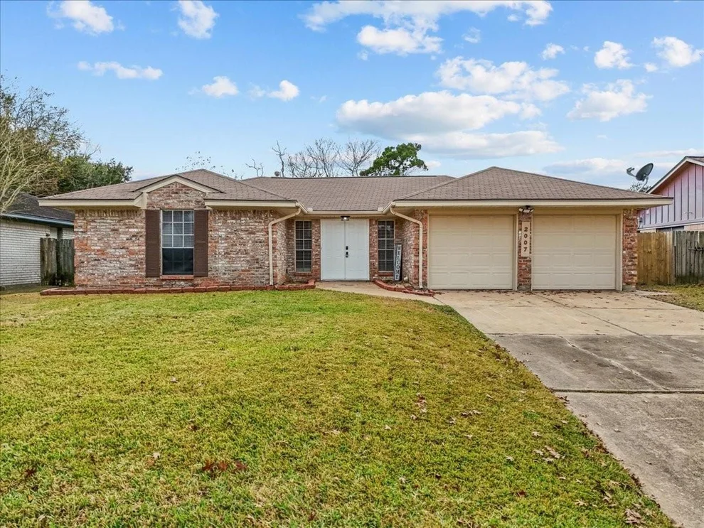 Unit for sale at 2007 Yorktown Court N, League City, TX 77573