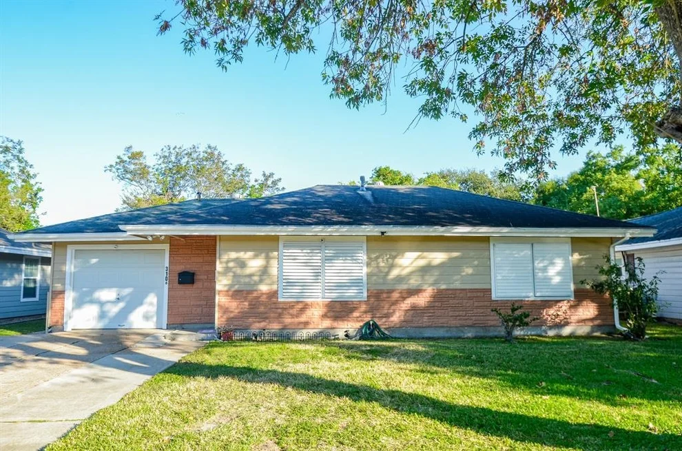 Unit for sale at 3106 Danforth Drive, Texas City, TX 77590