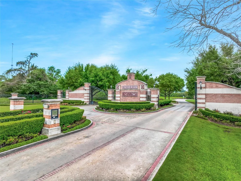 Unit for sale at 22609 E Meadowhurst Circle W, Tomball, TX 77377