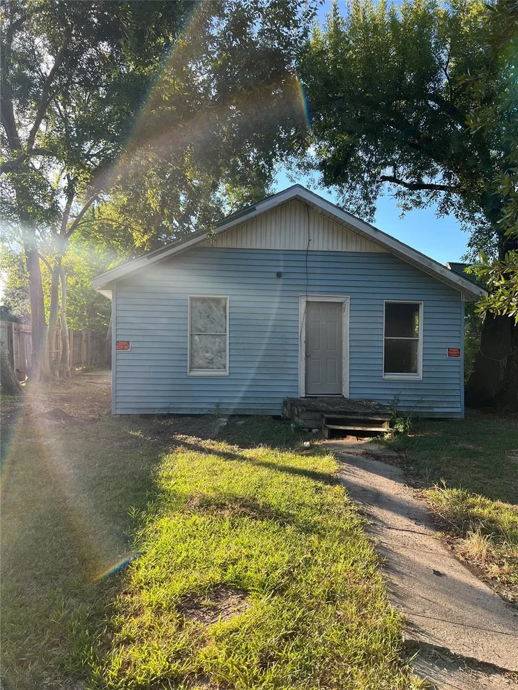 Unit for sale at 2109 Carolina, Baytown, TX 77520