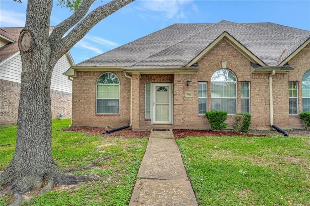 Unit for sale at 906 Garden Walk Drive, La Porte, TX 77571