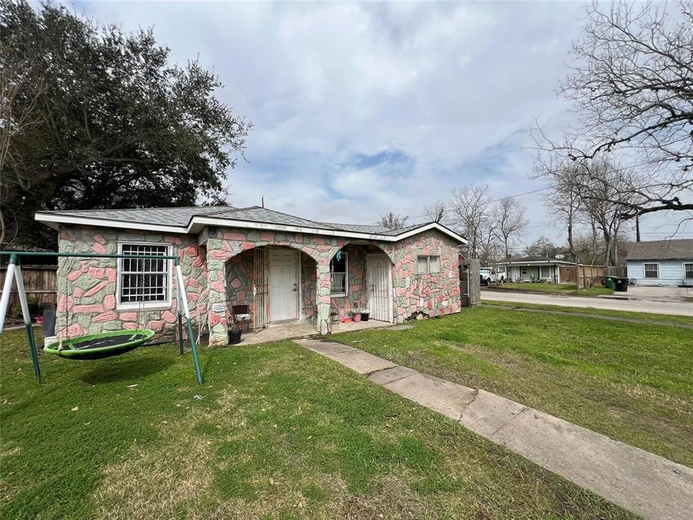 Unit for sale at 7302 Forrestal Street, Houston, TX 77033
