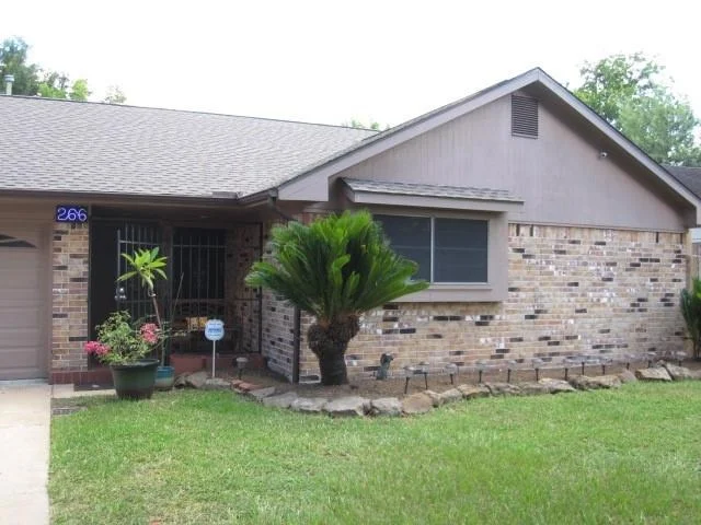 Unit for sale at 266 Coach Lamp Lane, Houston, TX 77060