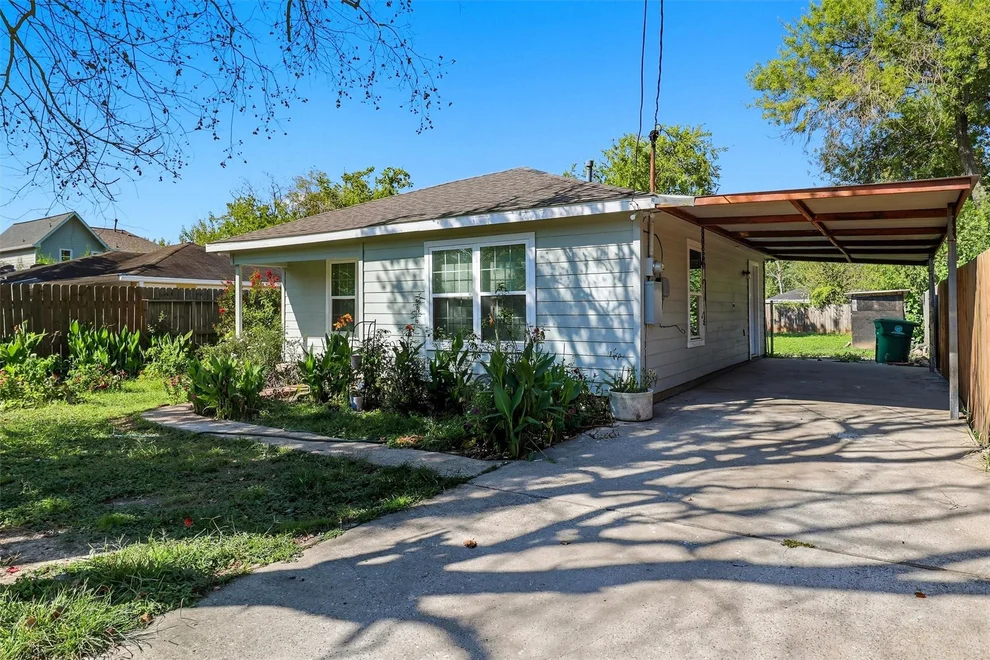 Unit for sale at 5415 Queensland Street, Houston, TX 77028